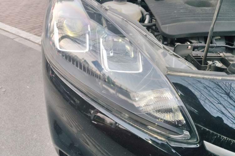 Used Ford Escape 2020 EcoBoost 245 Two-Wheel-Drive Comfort Edition Right Front Headlight