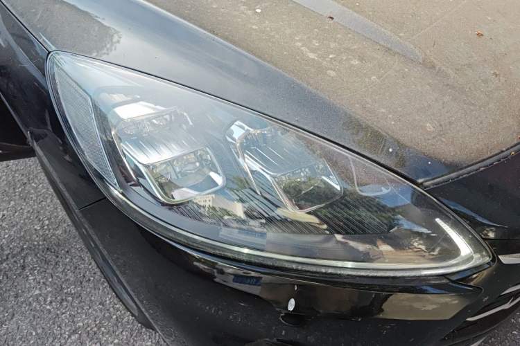 Used Ford Escape 2020 EcoBoost 245 Two-Wheel-Drive Titanium Edition Right Front Headlight
