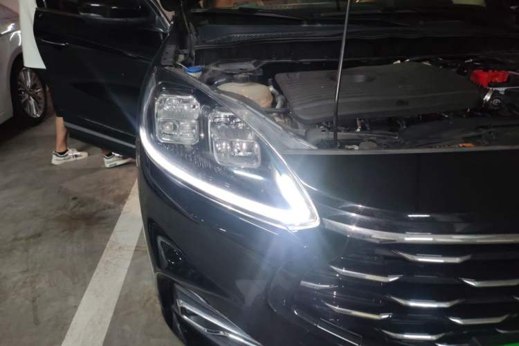 Used Ford Escape 2020 EcoBoost 245 Two-Wheel Drive Smart & Enjoyment Model Right Front Headlight