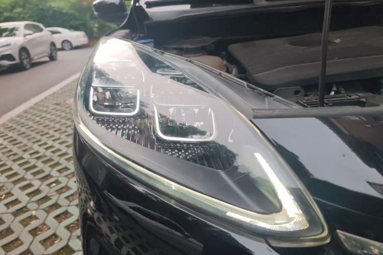 Used Ford Escape 2020 EcoBoost 245 Two-Wheel Drive Smart & Enjoyment Model Right Front Headlight