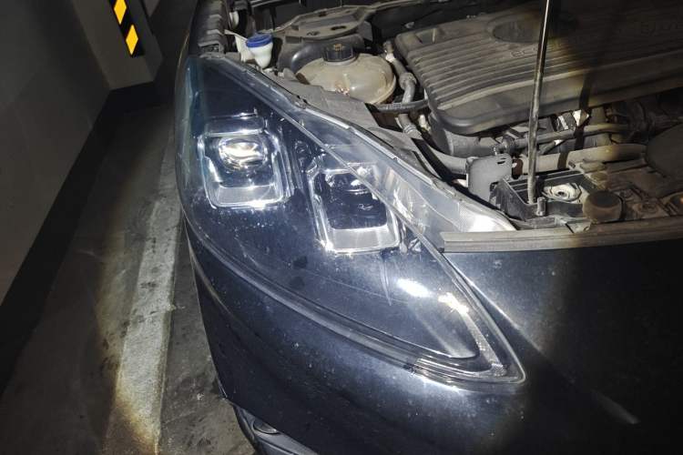 Used Ford Escape 2020 EcoBoost 245 Four-Wheel Drive ST-LINE Deluxe Edition Right Front Headlight