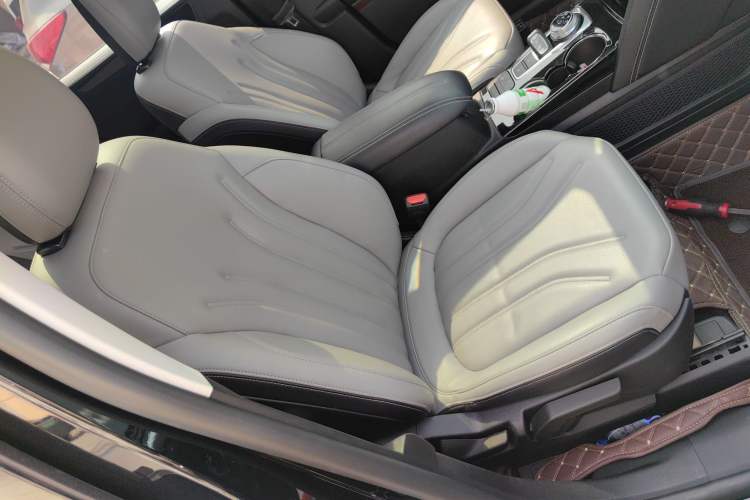 Used Ford Escape 2020 EcoBoost 245 Two-Wheel-Drive Comfort Edition Right Front Seat