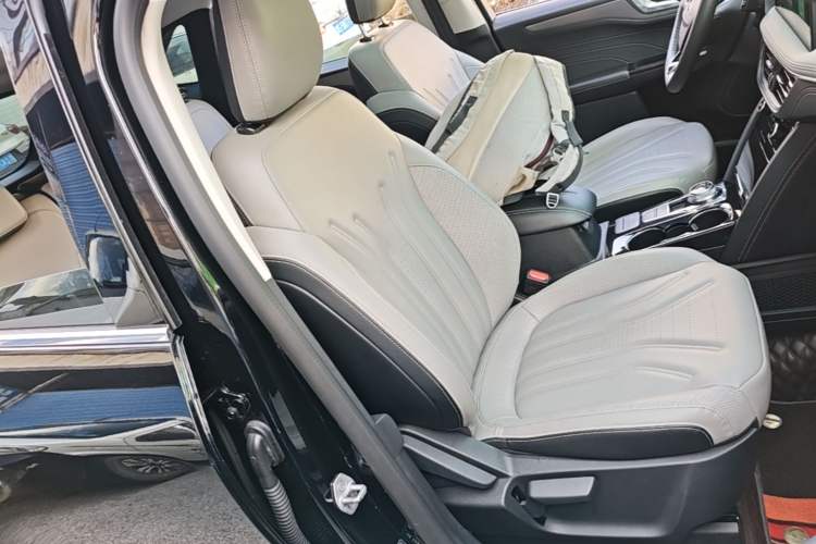Used Ford Escape 2020 EcoBoost 245 Four-Wheel Drive Titanium Edition Right Front Seat