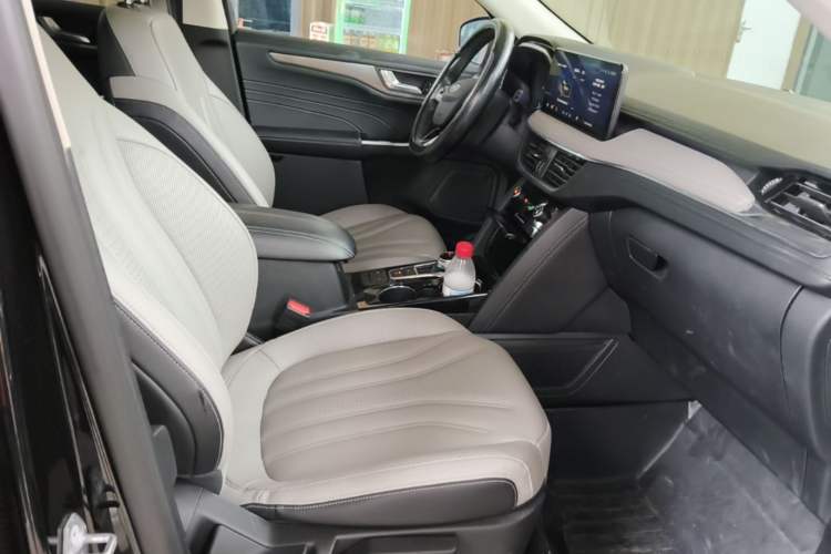 Used Ford Escape 2020 EcoBoost 245 Four-Wheel Drive Luxury Edition Right Front Seat