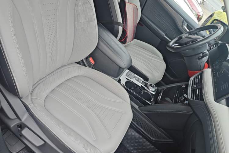 Used Ford Escape 2020 EcoBoost 245 Two-Wheel-Drive Titanium Edition Right Front Seat