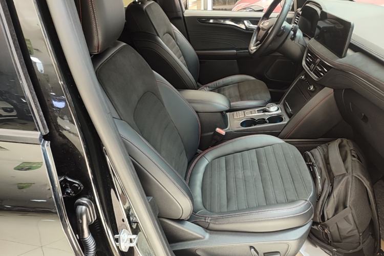 Used Ford Escape 2020 EcoBoost 245 Four-Wheel Drive ST-LINE Deluxe Edition Right Front Seat