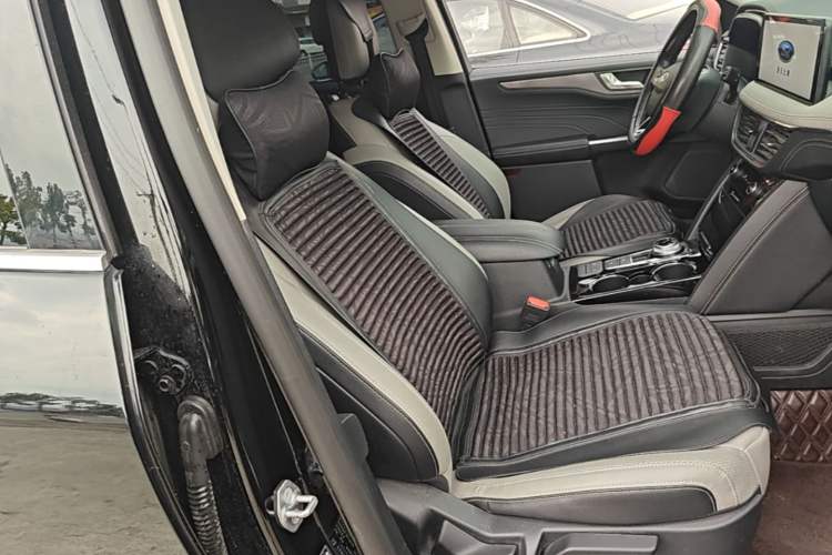 Used Ford Escape 2020 EcoBoost 245 Four-Wheel Drive Titanium Edition Right Front Seat