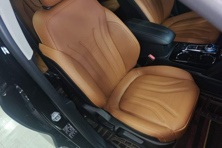Used Ford Escape 2020 EcoBoost 245 Four-Wheel Drive Luxury Edition Right Front Seat