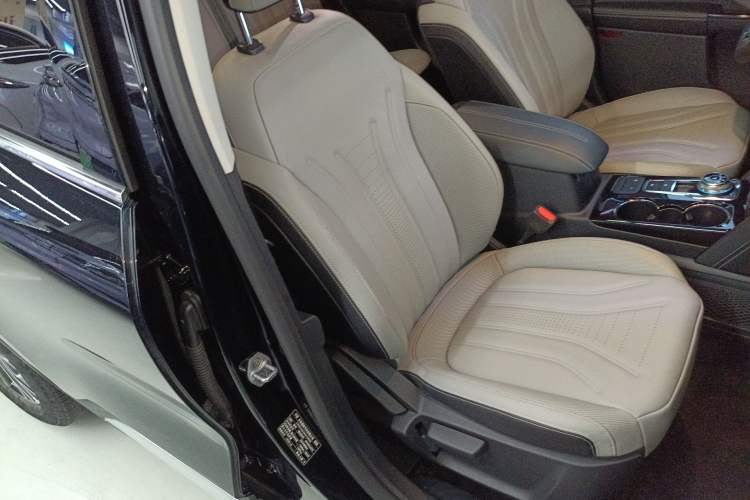 Used Ford Escape 2020 EcoBoost 245 Two-Wheel-Drive Titanium Edition Right Front Seat