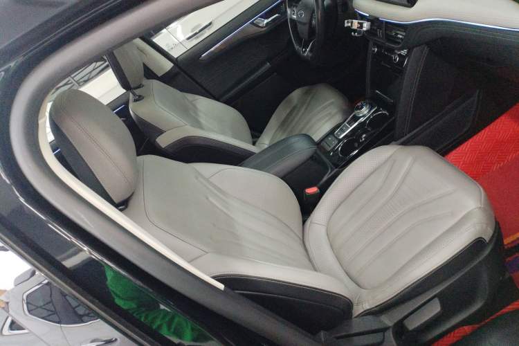 Used Ford Escape 2020 EcoBoost 245 Two-Wheel-Drive Titanium Edition Right Front Seat