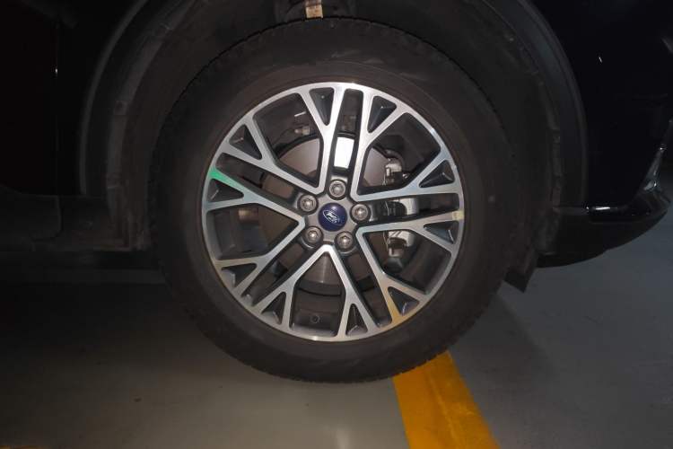 Used Ford Escape 2020 EcoBoost 245 Two-Wheel Drive Smart & Enjoyment Model Right Front Wheel Hub
