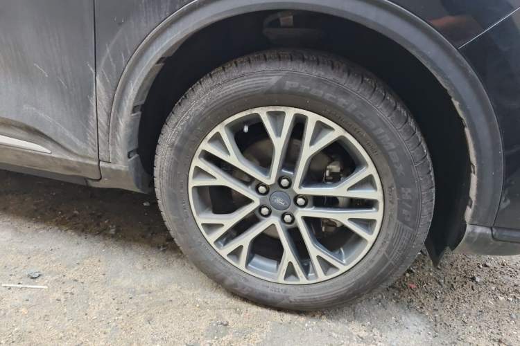 Used Ford Escape 2020 EcoBoost 245 Two-Wheel-Drive Titanium Edition Right Front Wheel Hub