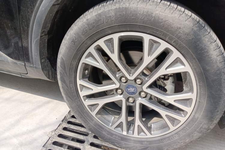 Used Ford Escape 2020 EcoBoost 245 Four-Wheel Drive Titanium Edition Right Front Wheel Hub