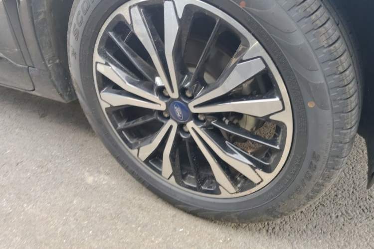 Used Ford Escape 2020 EcoBoost 245 Four-Wheel Drive ST-LINE Deluxe Edition Right Front Wheel Hub