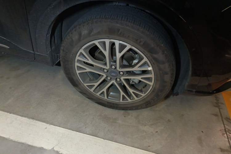 Used Ford Escape 2020 EcoBoost 245 Two-Wheel Drive Smart & Enjoyment Model Right Front Wheel Hub