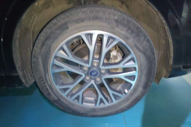 Used Ford Escape 2020 EcoBoost 245 Two-Wheel Drive Smart & Enjoyment Model Right Front Wheel Hub