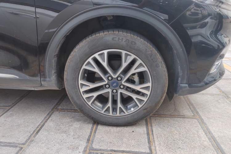 Used Ford Escape 2020 EcoBoost 245 Four-Wheel Drive Titanium Edition Right Front Wheel Hub