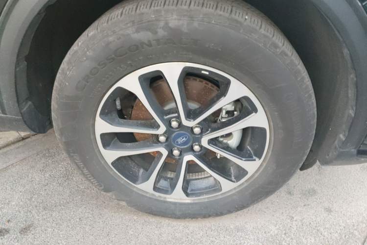 Used Ford Escape 2020 EcoBoost 245 Two-Wheel-Drive Comfort Edition Right Front Wheel Hub