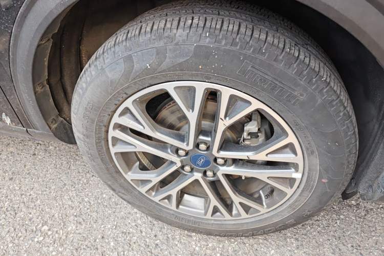 Used Ford Escape 2020 EcoBoost 245 Two-Wheel-Drive Titanium Edition Right Front Wheel Hub