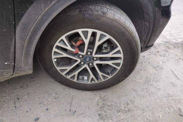 Used Ford Escape 2020 EcoBoost 245 Four-Wheel Drive Titanium Edition Right Front Wheel Hub