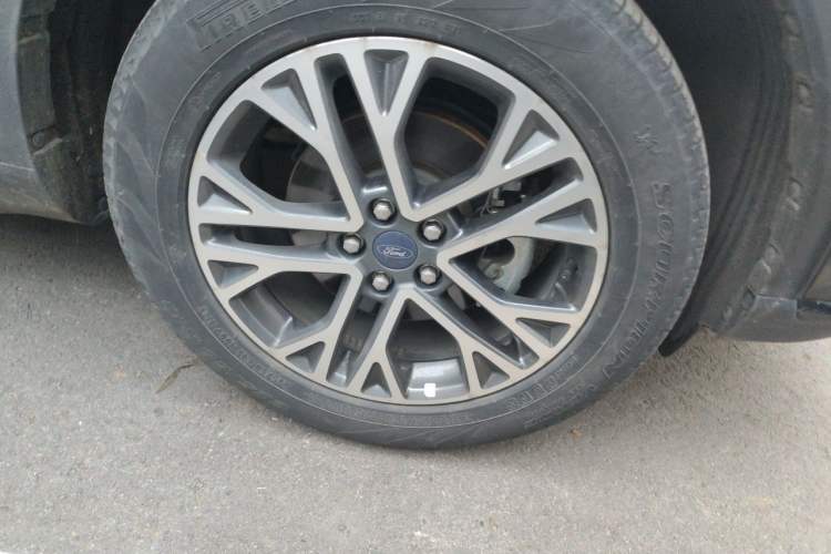 Used Ford Escape 2020 EcoBoost 245 Two-Wheel-Drive Titanium Edition Right Front Wheel Hub