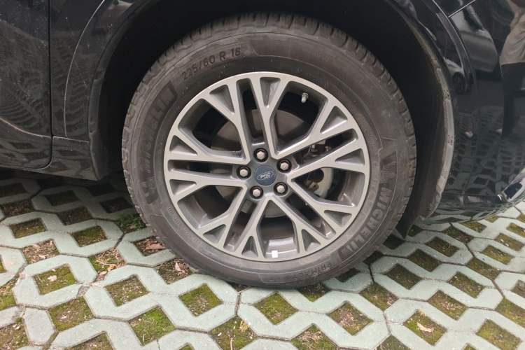 Used Ford Escape 2020 EcoBoost 245 Two-Wheel Drive Smart & Enjoyment Model Right Front Wheel Hub