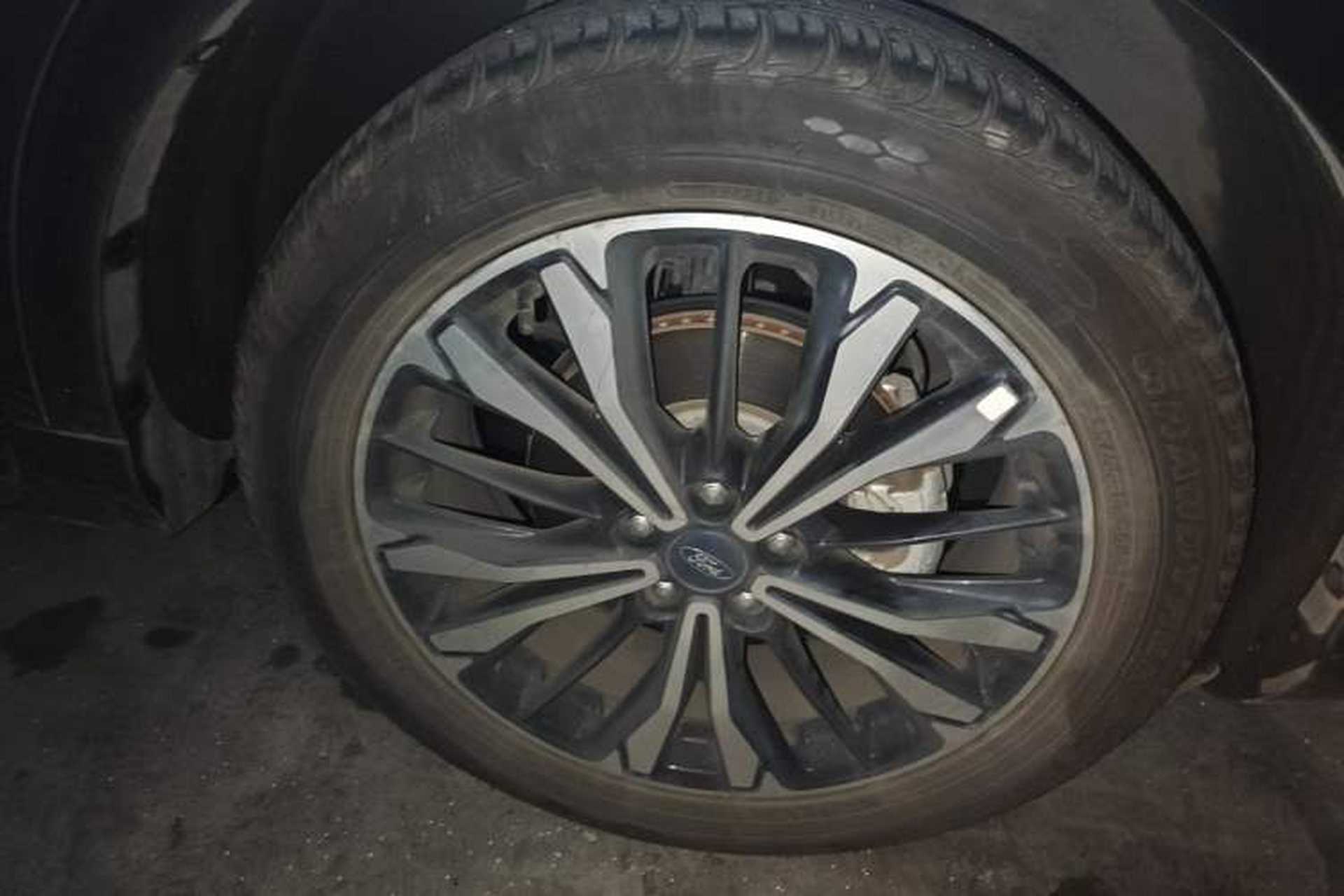 Used Ford Escape 2020 EcoBoost 245 Four-Wheel Drive ST-LINE Deluxe Edition Right Front Wheel Hub