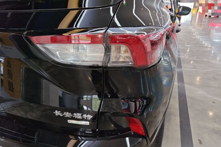 Used Ford Escape 2020 EcoBoost 245 Two-Wheel-Drive Titanium Edition Right Rear Taillight