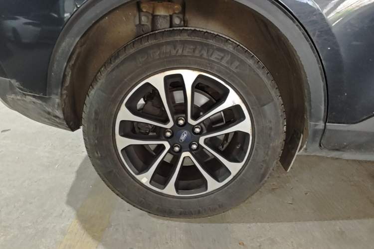 Used Ford Escape 2020 EcoBoost 245 Two-Wheel-Drive Comfort Edition Right Rear Wheel Hub