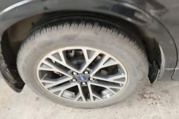 Used Ford Escape 2020 EcoBoost 245 Four-Wheel Drive Luxury Edition Right Rear Wheel Hub