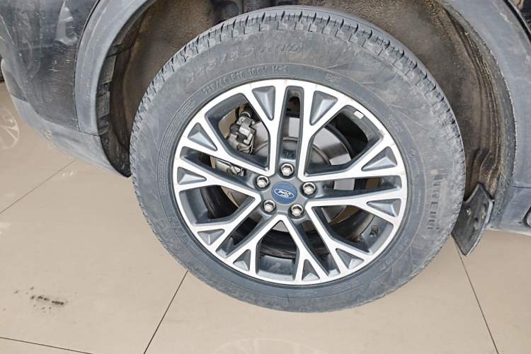 Used Ford Escape 2020 EcoBoost 245 Four-Wheel Drive Titanium Edition Right Rear Wheel Hub