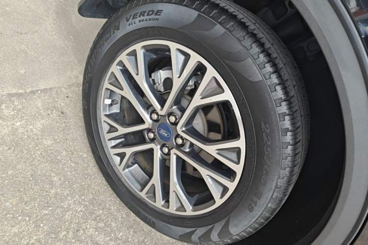 Used Ford Escape 2020 EcoBoost 245 Two-Wheel-Drive Titanium Edition Right Rear Wheel Hub