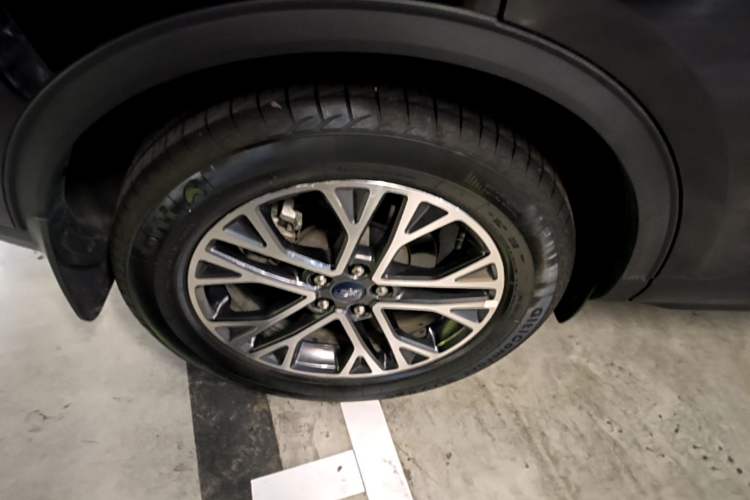 Used Ford Escape 2020 EcoBoost 245 Two-Wheel-Drive Titanium Edition Right Rear Wheel Hub