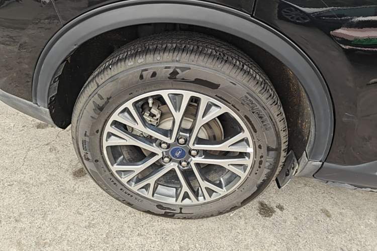 Used Ford Escape 2020 EcoBoost 245 Four-Wheel Drive Titanium Edition Right Rear Wheel Hub