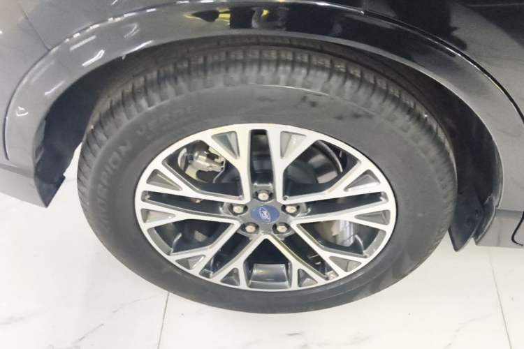 Used Ford Escape 2020 EcoBoost 245 Four-Wheel Drive Luxury Edition Right Rear Wheel Hub