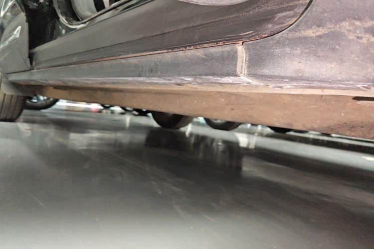 Used Ford Escape 2020 EcoBoost 245 Two-Wheel-Drive Titanium Edition Right Side Sill