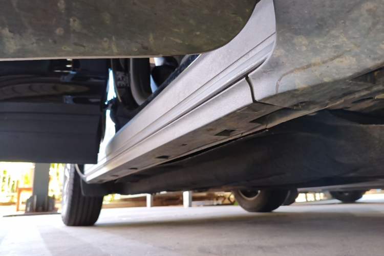 Used Ford Escape 2020 EcoBoost 245 Two-Wheel-Drive Comfort Edition Right Side Sill