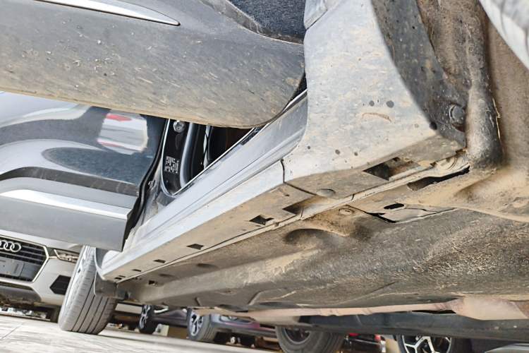Used Ford Escape 2020 EcoBoost 245 Four-Wheel Drive Titanium Edition Right Side Sill