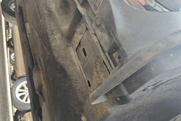 Used Ford Escape 2020 EcoBoost 245 Two-Wheel-Drive Titanium Edition Right Side Sill