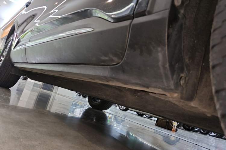 Used Ford Escape 2020 EcoBoost 245 Two-Wheel-Drive Titanium Edition Right Side Sill
