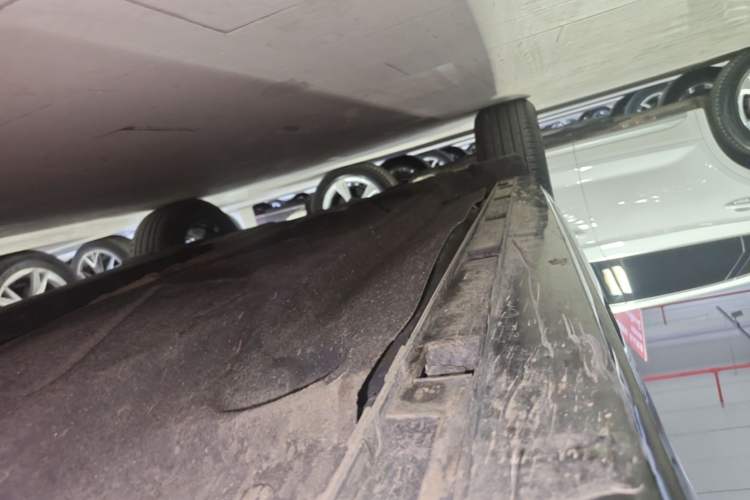 Used Ford Escape 2020 EcoBoost 245 Four-Wheel Drive Luxury Edition Right Side Sill