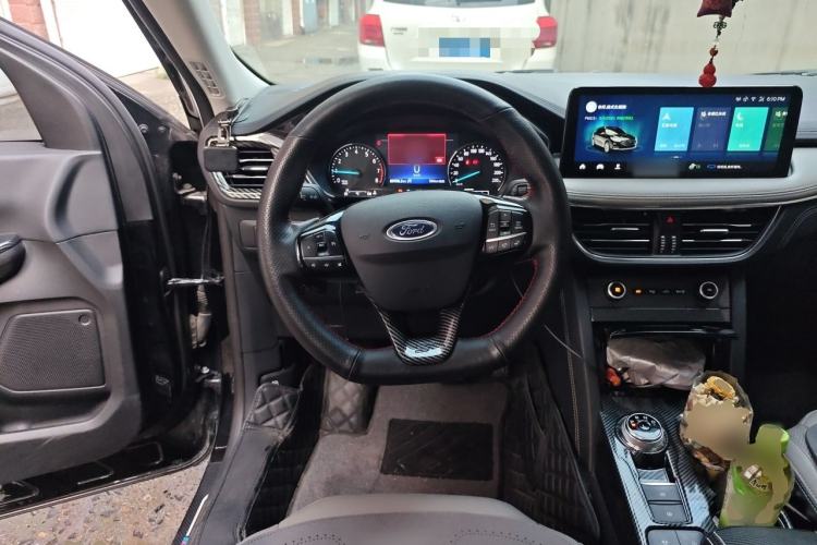 Used Ford Escape 2020 EcoBoost 245 Two-Wheel-Drive Titanium Edition Steering Wheel