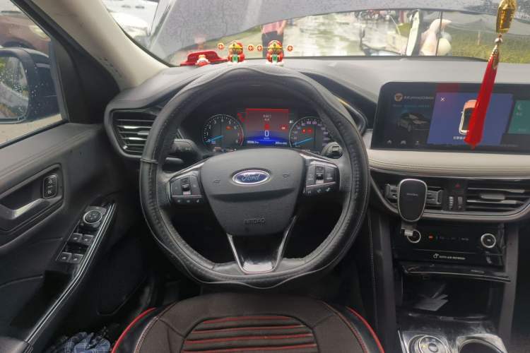 Used Ford Escape 2020 EcoBoost 245 Two-Wheel-Drive Titanium Edition Steering Wheel