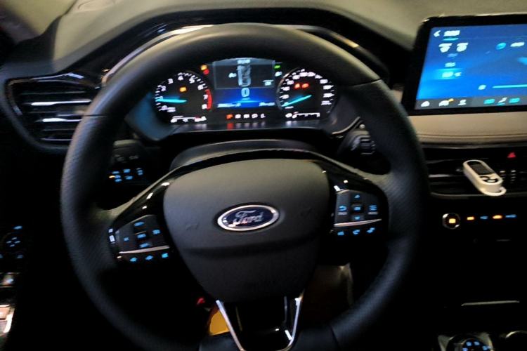 Used Ford Escape 2020 EcoBoost 245 Two-Wheel-Drive Titanium Edition Steering Wheel
