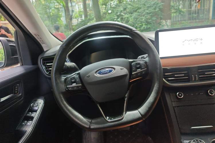 Used Ford Escape 2020 EcoBoost 245 Four-Wheel Drive Luxury Edition Steering Wheel