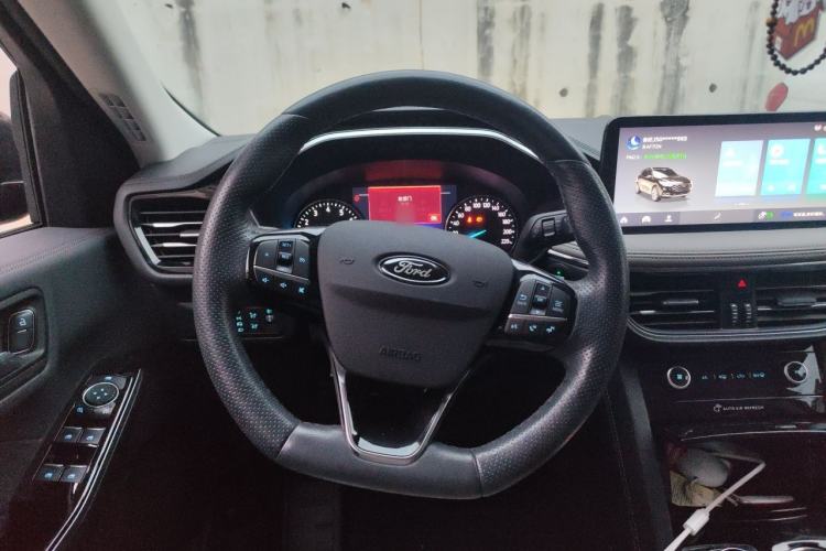 Used Ford Escape 2020 EcoBoost 245 Two-Wheel-Drive Titanium Edition Steering Wheel