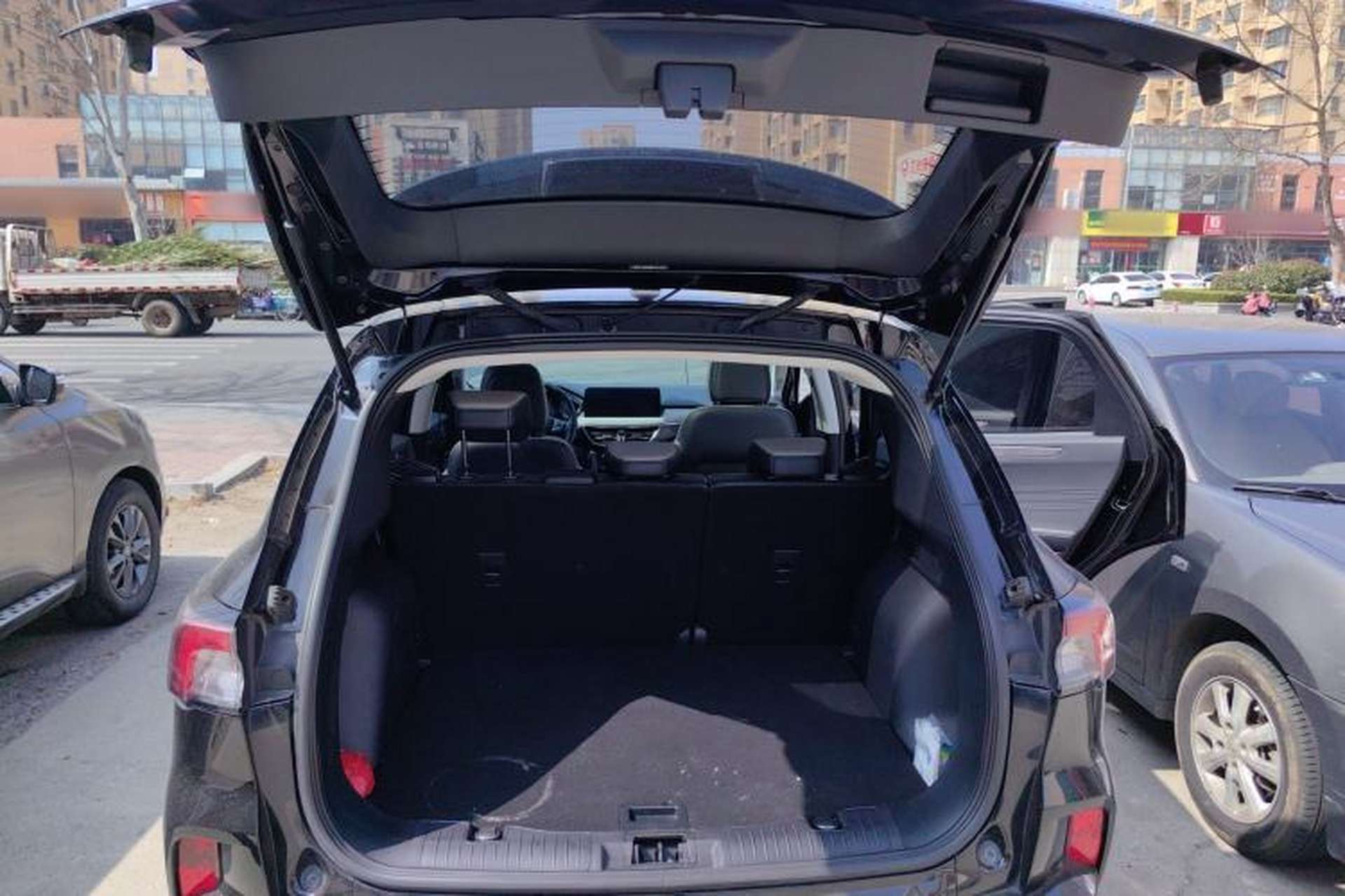 Used Ford Escape 2020 EcoBoost 245 Two-Wheel-Drive Comfort Edition Trunk