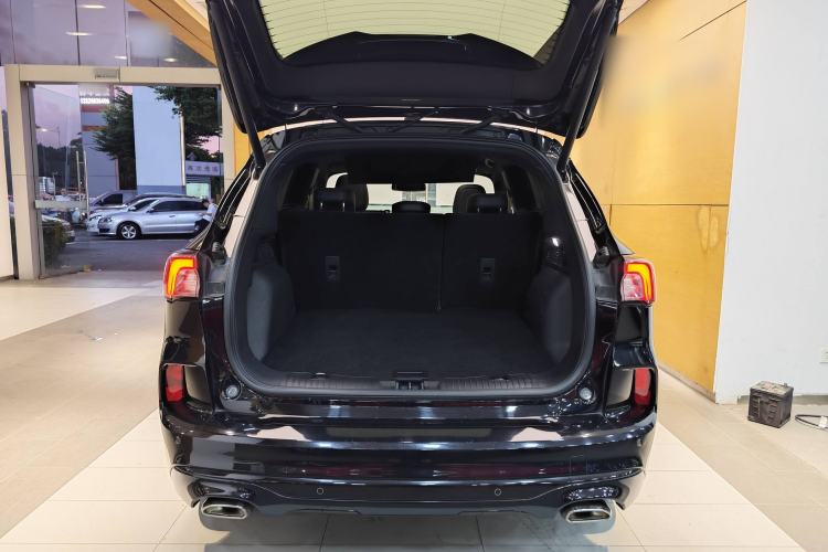 Used Ford Escape 2020 EcoBoost 245 Four-Wheel Drive ST-LINE Deluxe Edition Trunk