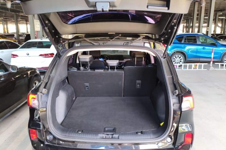 Used Ford Escape 2020 EcoBoost 245 Two-Wheel-Drive Comfort Edition Trunk