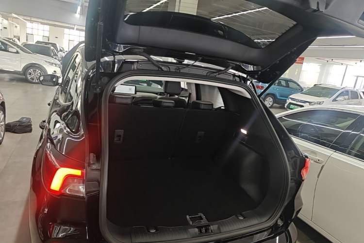 Used Ford Escape 2020 EcoBoost 245 Two-Wheel-Drive Comfort Edition Trunk
